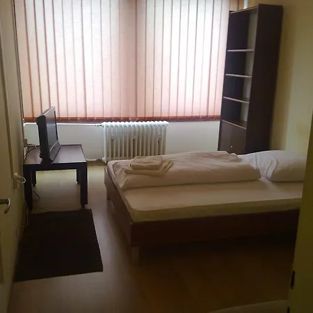 Hostel Eszterhazy Karoly Egyetem *