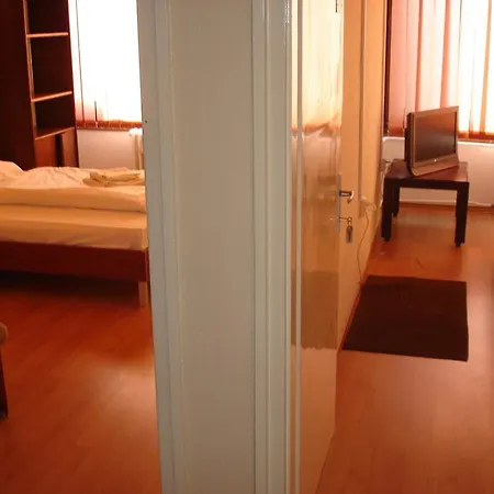 Hostel Eszterhazy Karoly Egyetem Έγκερ